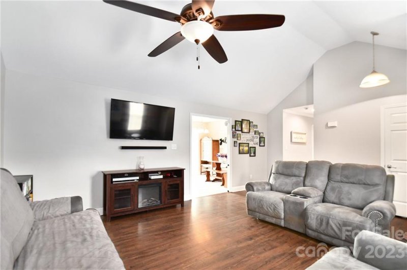 Property image 5 at 105 Chinaberry Court, Gastonia, NC 28052