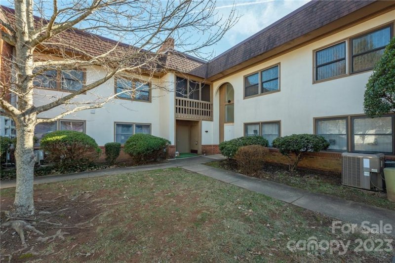 Property image 2 at 427 6th Avenue, Hendersonville, NC 28739