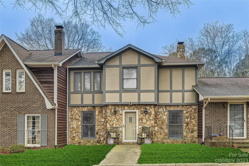 2500 Round Table Road