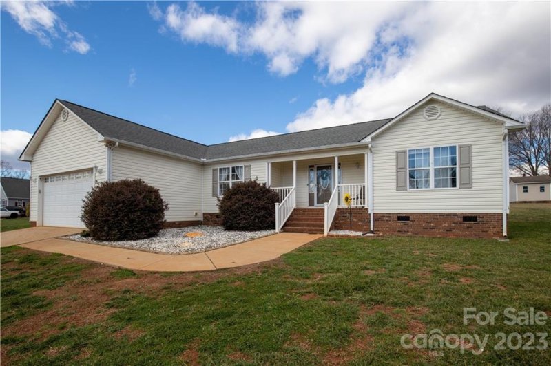 Property image 3 at 114 Top Flite Drive, Statesville, NC 28677