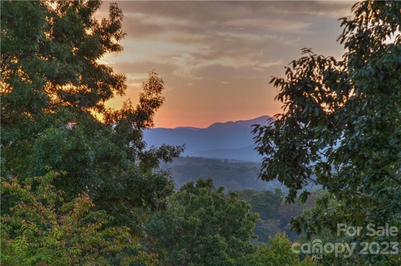 Property image 3 at 28 Wentworth Avenue, Asheville, NC 28803