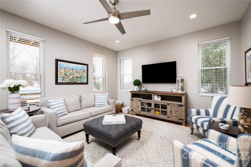 Property image 5 at 28 Wentworth Avenue, Asheville, NC 28803