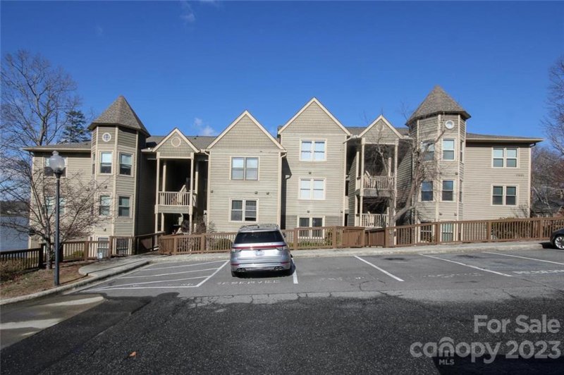 Property image 2 at 13822 Queens Harbor Road, Charlotte, NC 28278