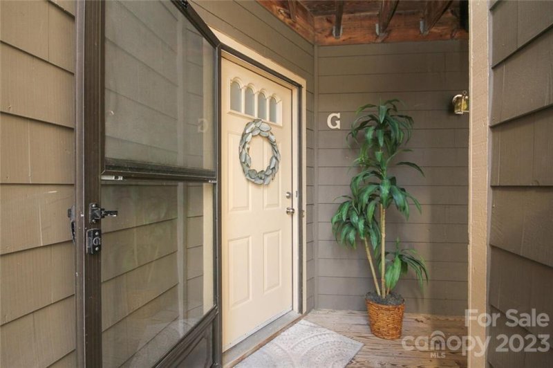Property image 5 at 13822 Queens Harbor Road, Charlotte, NC 28278