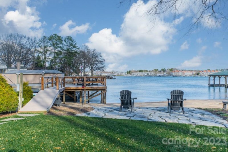 Property image 4 at 18014 Whispering Oaks Drive, Cornelius, NC 28031