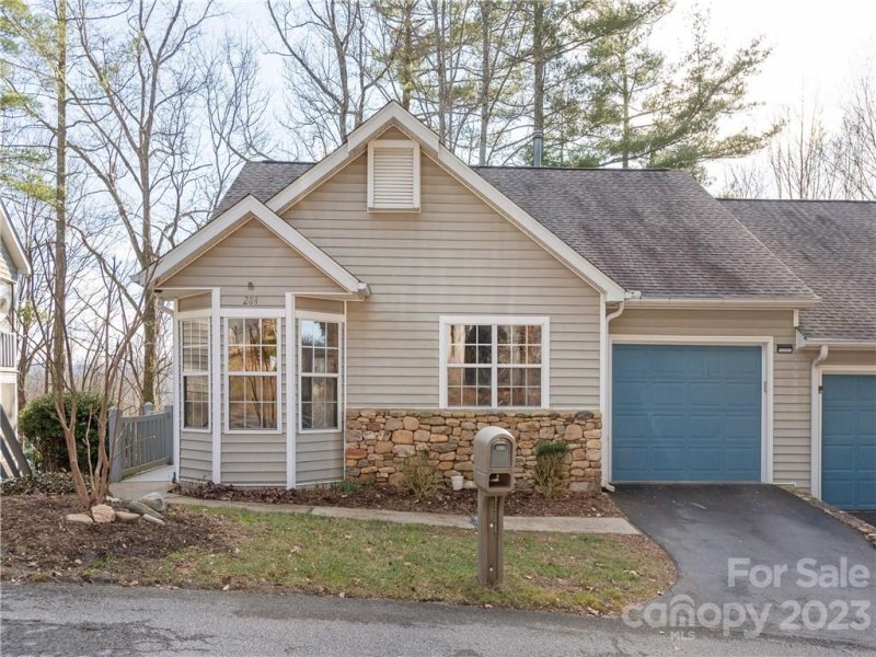 Property image 2 at 284 Laurel Park Place, Hendersonville, NC 28791