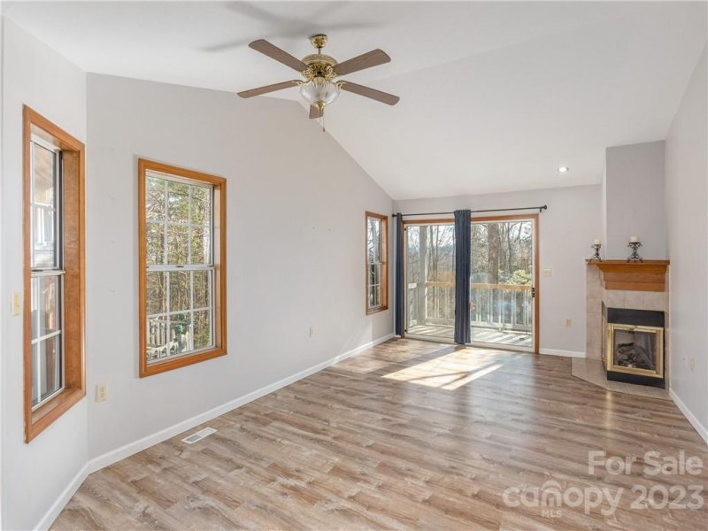 Property image 3 at 284 Laurel Park Place, Hendersonville, NC 28791