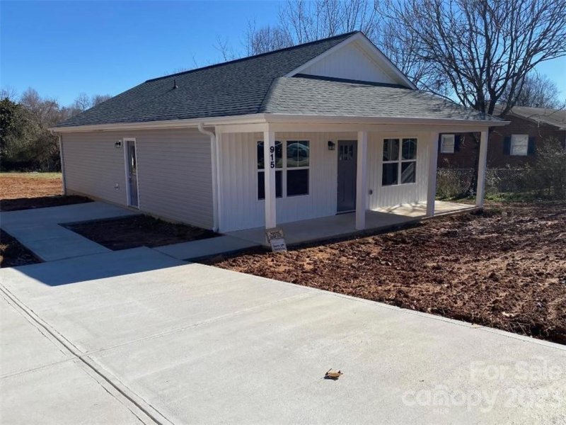 Property image 2 at 915 Adams Street, Statesville, NC 28677