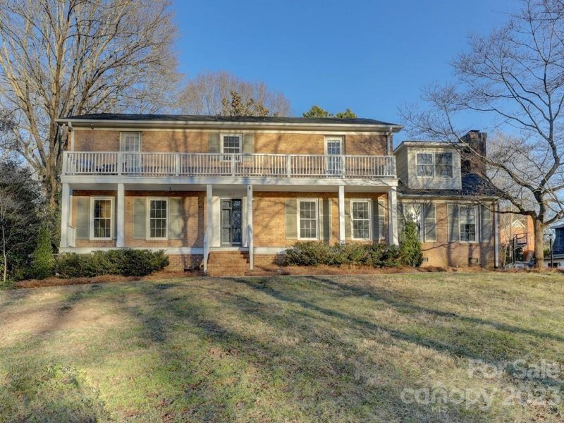 6213 Carriagehouse Lane