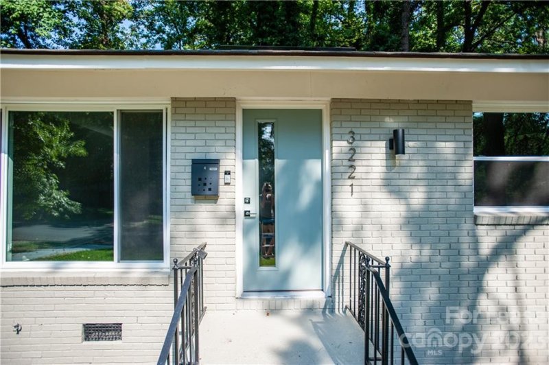 Property image 3 at 3221 Erskine Drive, Charlotte, NC 28205