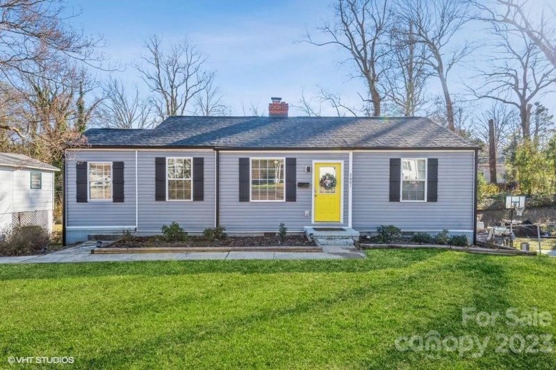 Property image 2 at 2601 Brentwood Place, Charlotte, NC 28208