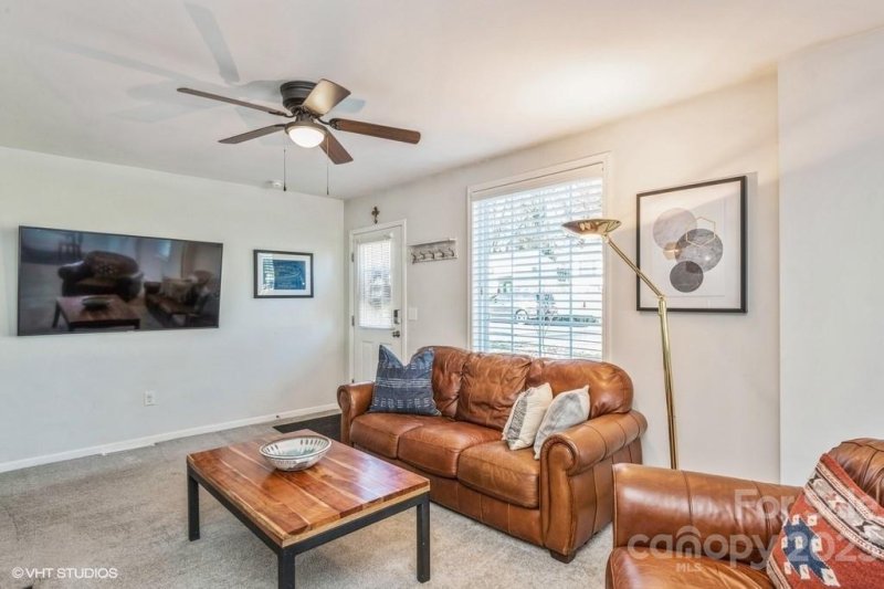 Property image 3 at 2601 Brentwood Place, Charlotte, NC 28208