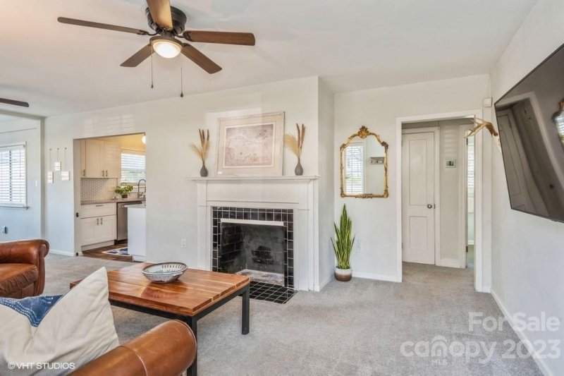 Property image 4 at 2601 Brentwood Place, Charlotte, NC 28208