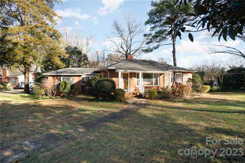 Property image 2 at 901 Cardinal Drive, Charlotte, NC 28205