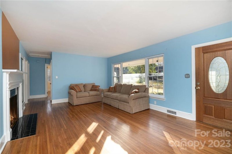 Property image 3 at 901 Cardinal Drive, Charlotte, NC 28205