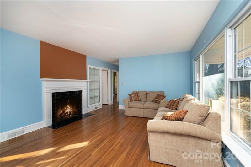 Property image 4 at 901 Cardinal Drive, Charlotte, NC 28205