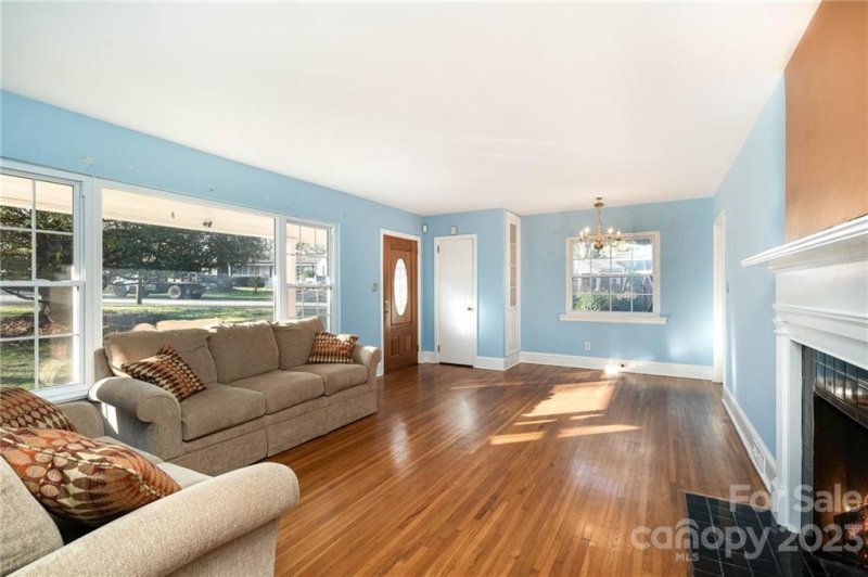 Property image 5 at 901 Cardinal Drive, Charlotte, NC 28205