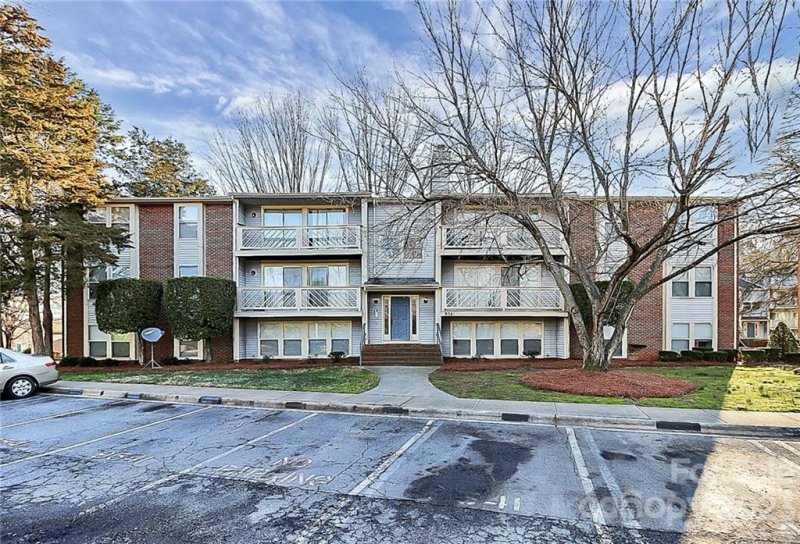 Property image 2 at 9541 Shannon Green Drive, Charlotte, NC 28213