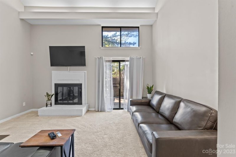 Property image 2 at 8063 Charter Oak Lane, Charlotte, NC 28226