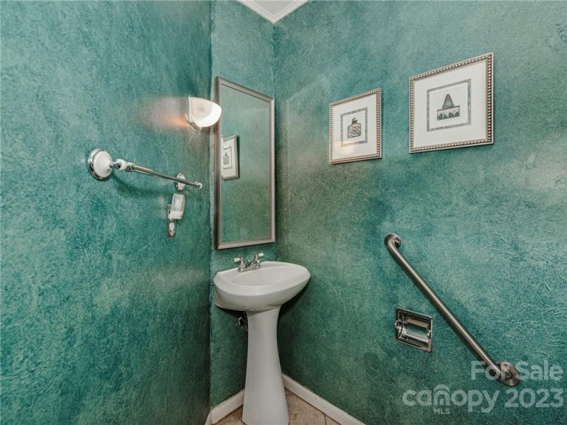 Property image 5 at 7826 Hummingbird Lane, Charlotte, NC 28212