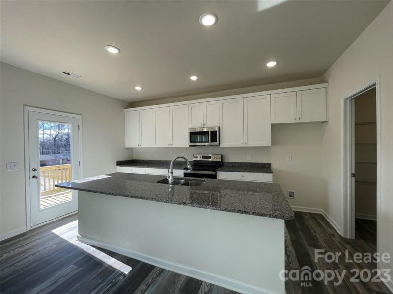 Property image 2 at 582 30th Avenue Circle, Hickory, NC 28601