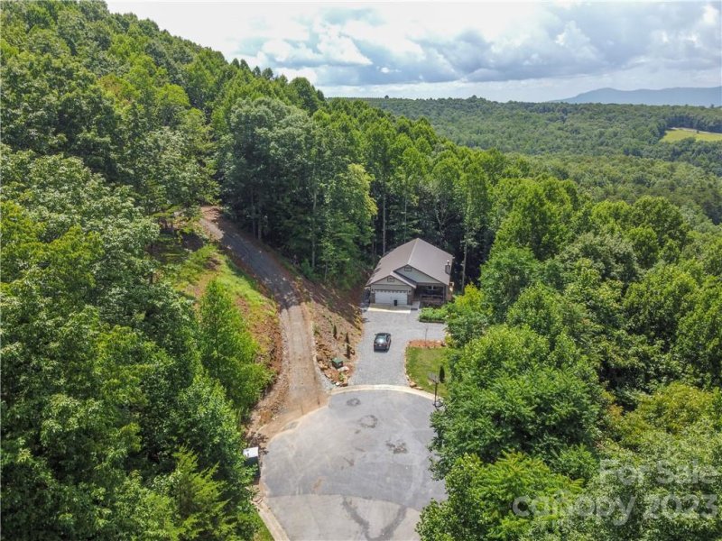 Property image 4 at 143 E Splitrail Drive, Hendersonville, NC 28792