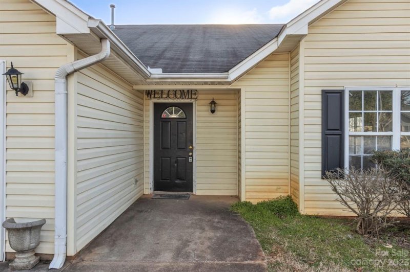 Property image 2 at 2 Bass Way, Taylors, SC 29687