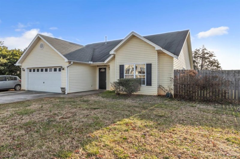 Property image 3 at 2 Bass Way, Taylors, SC 29687