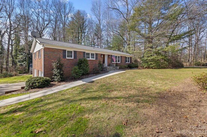 Property image 2 at 215 Shannon Road, Hendersonville, NC 28791