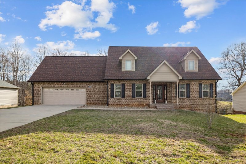 Property image 2 at 1592 Farmington Hills Drive, Conover, NC 28613