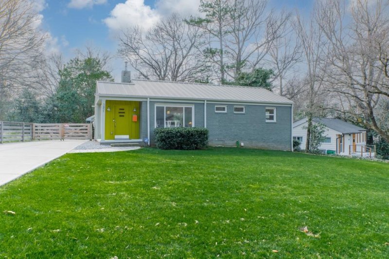 Property image 2 at 3451 Airlie Street, Charlotte, NC 28205