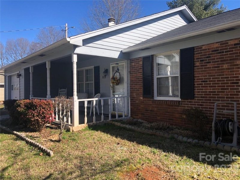 Property image 2 at 106 Oaklawn Road, Statesville, NC 28625