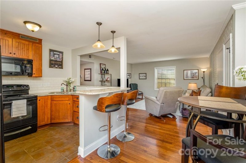 Property image 2 at 4915 Park Road, Charlotte, NC 28209