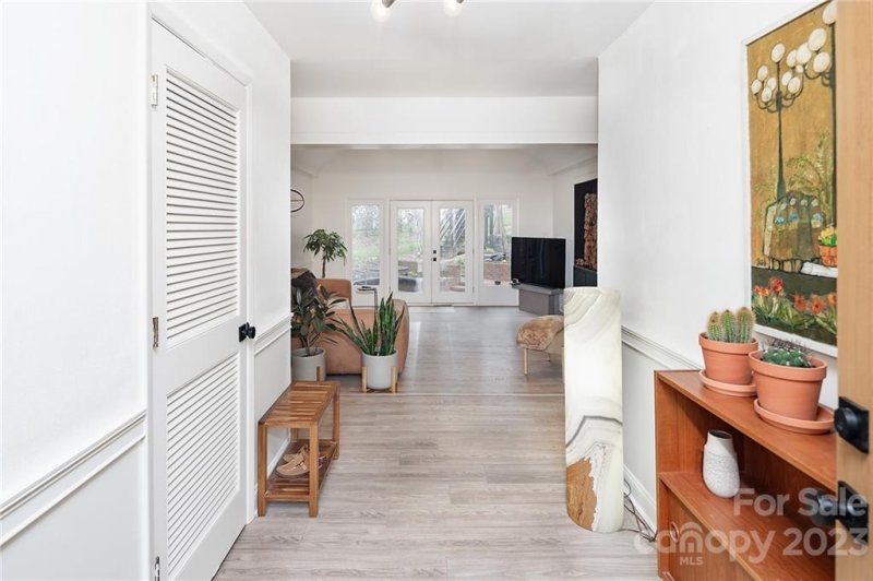 Property image 3 at 2600 Innsbrook Road, Charlotte, NC 28226