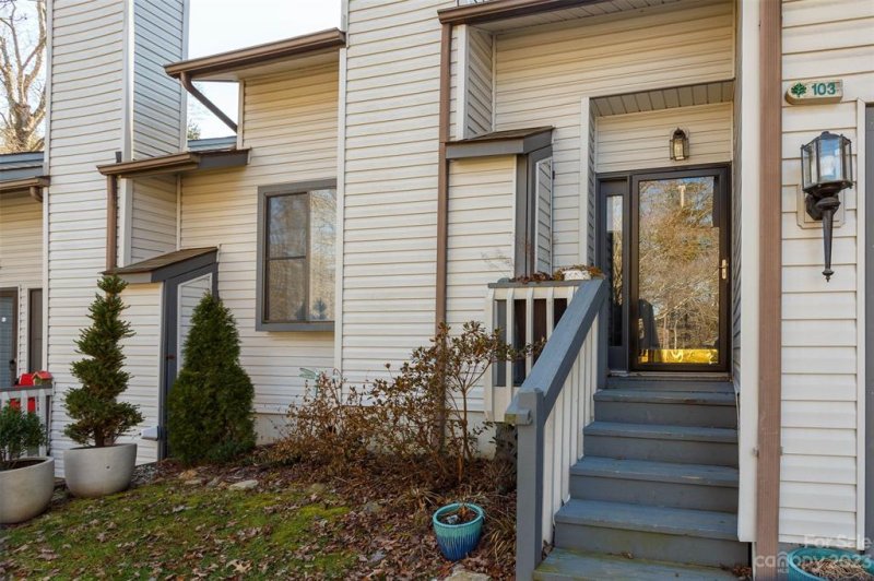 Property image 3 at 103 Cimarron Drive, Asheville, NC 28803