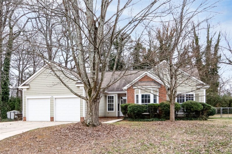 706 Wild Oak Court
