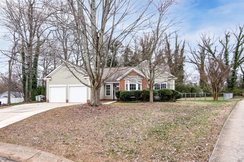 Property image 2 at 706 Wild Oak Court, Charlotte, NC 28216