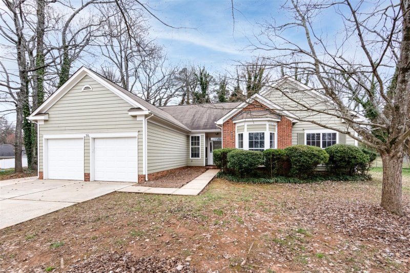 Property image 3 at 706 Wild Oak Court, Charlotte, NC 28216