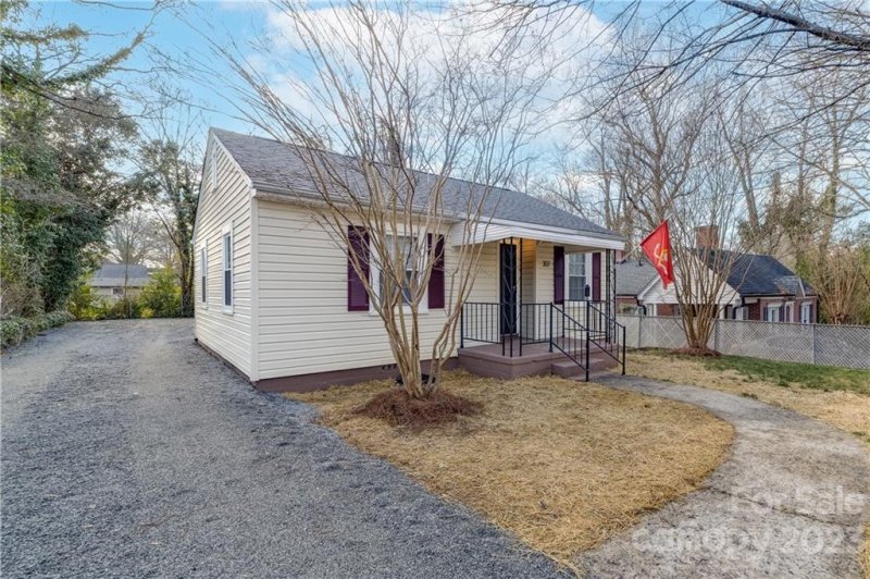 Property image 2 at 307 Hillcrest Avenue, Gastonia, NC 28052
