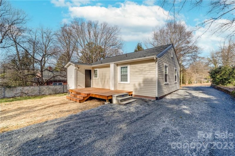 Property image 3 at 307 Hillcrest Avenue, Gastonia, NC 28052