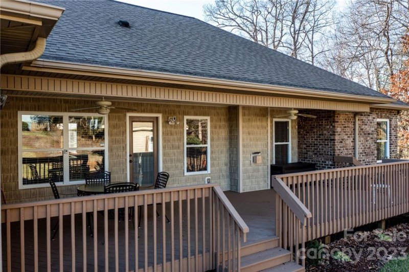 Property image 4 at 1325 Kensington Circle, Newton, NC 28658