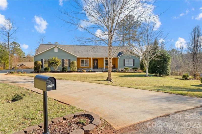 Property image 3 at 1772 Whitehall Court, Newton, NC 28658