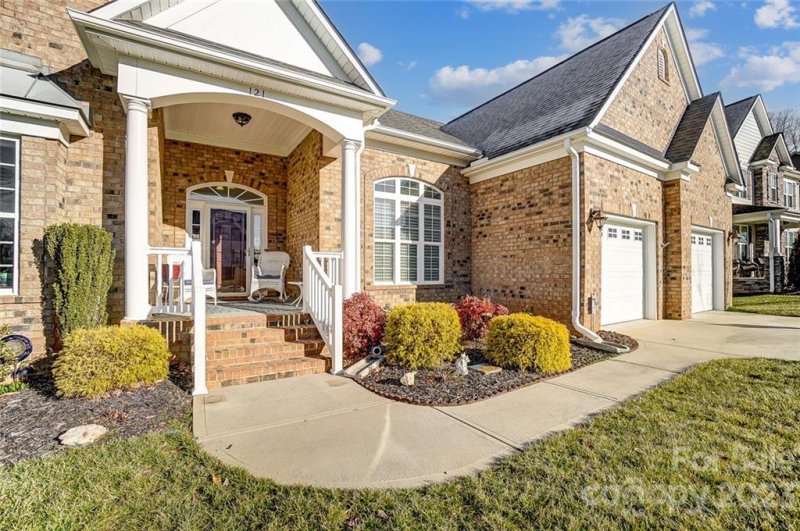 Property image 2 at 121 Willowbrook Drive, Mooresville, NC 28115