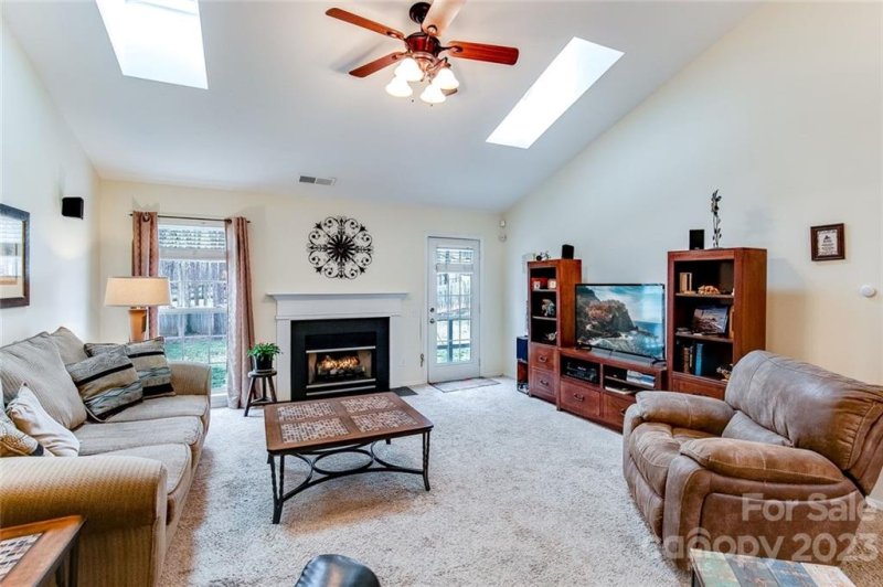 Property image 3 at 2024 Mallard Pine Court, Charlotte, NC 28262