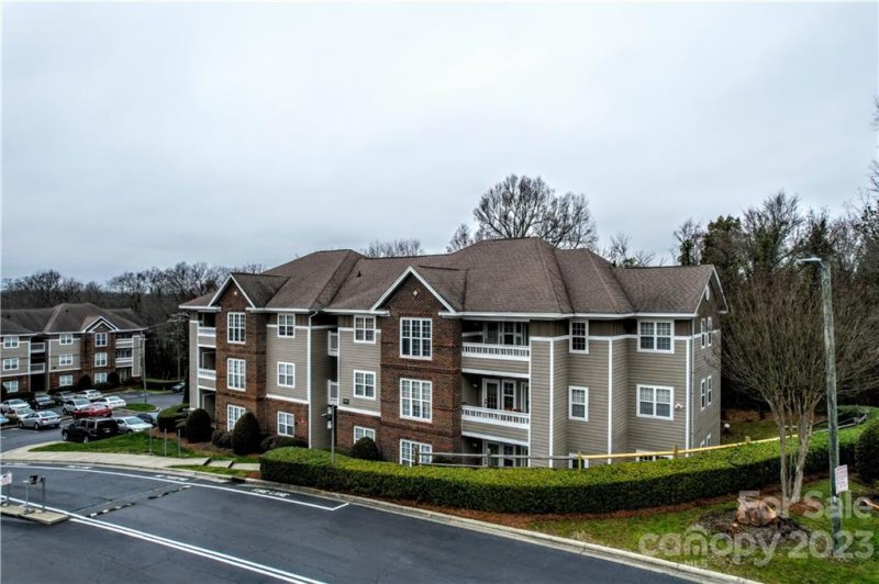 Property image 3 at 9909 Campus Walk Lane, Charlotte, NC 28262