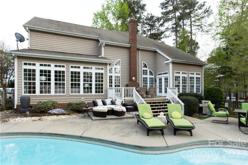 Property image 2 at 100 Lockerbie Lane, Mooresville, NC 28115