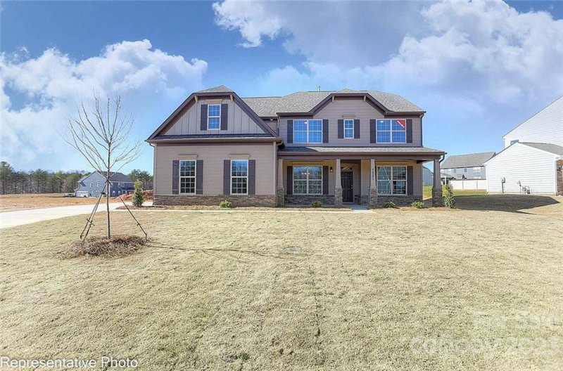 Property image 2 at 812 Yucatan Drive, Waxhaw, NC 28173