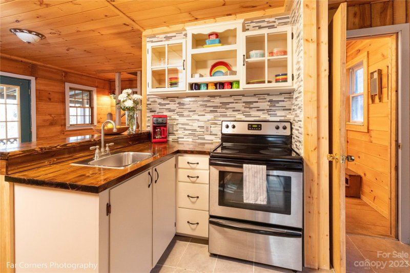 Property image 2 at 523 Spring Lake Road, Maggie Valley, NC 28751