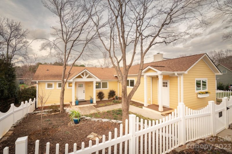 Property image 2 at 21200 Rio Oro Drive, Cornelius, NC 28031