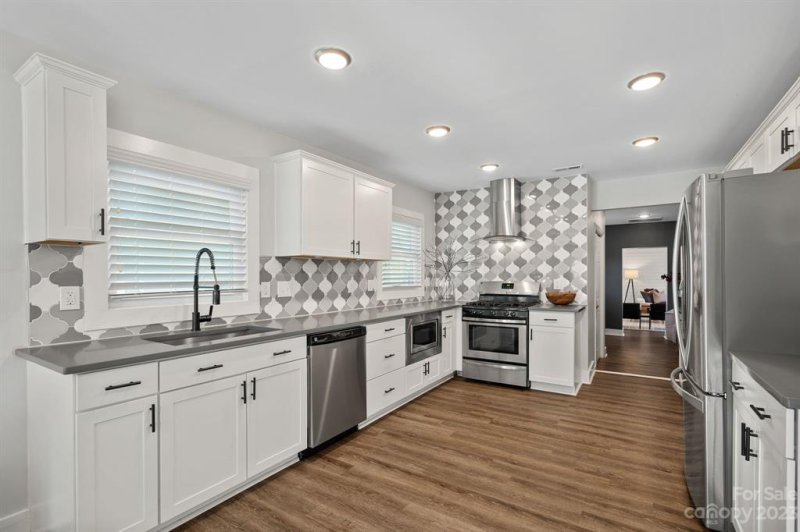 Property image 5 at 2413 Shamrock Drive, Charlotte, NC 28205